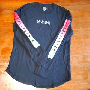 Hollister- long sleeve graphic T curved hem, printed logo on sleeves, M. A4.